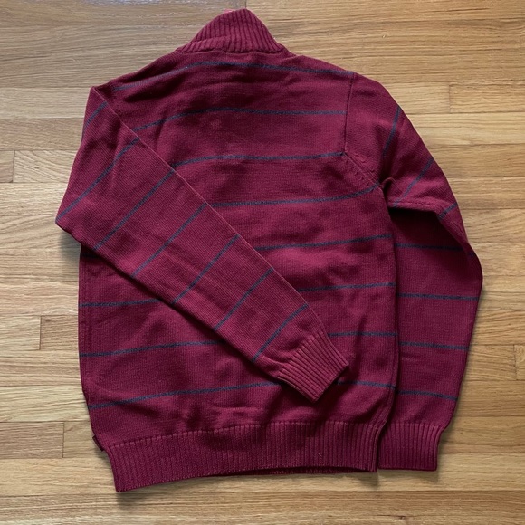 IZOD Men's button long sleeve sweater - Picture 4 of 5